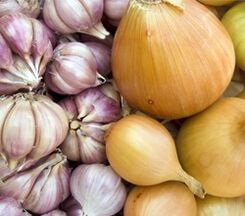onion and garlic to treat toenail fungus